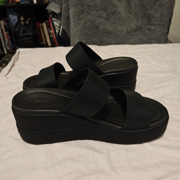 Crocs Brooklyn Black Women's Platform Sandals - Picture 5 of 8
